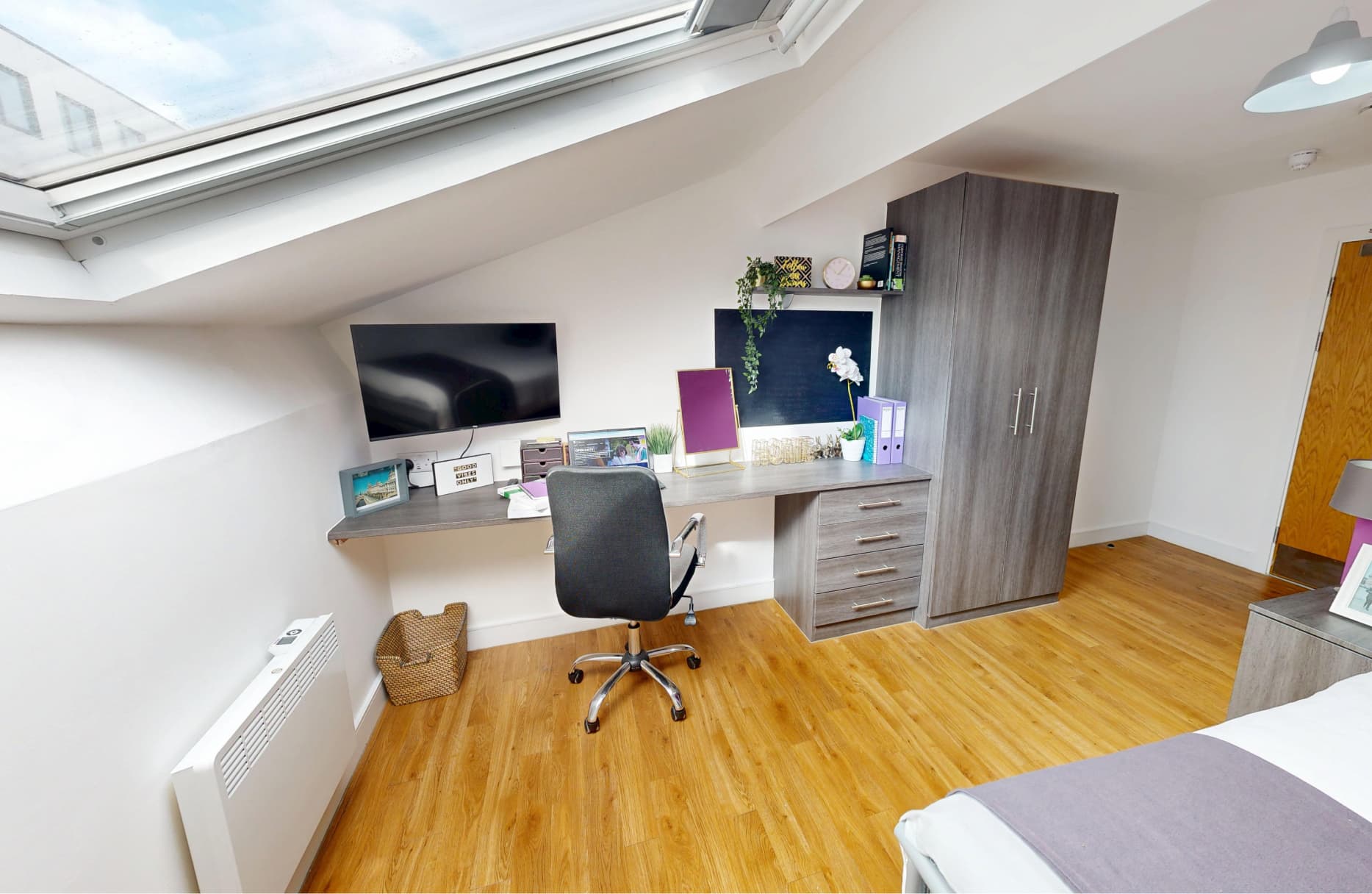 Gold Ensuite – Haigh Court
