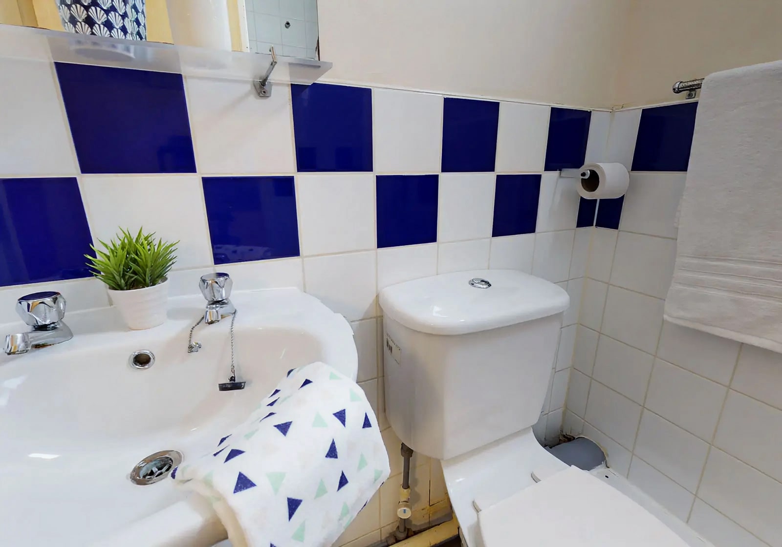 Silver Ensuite – Arkwright House