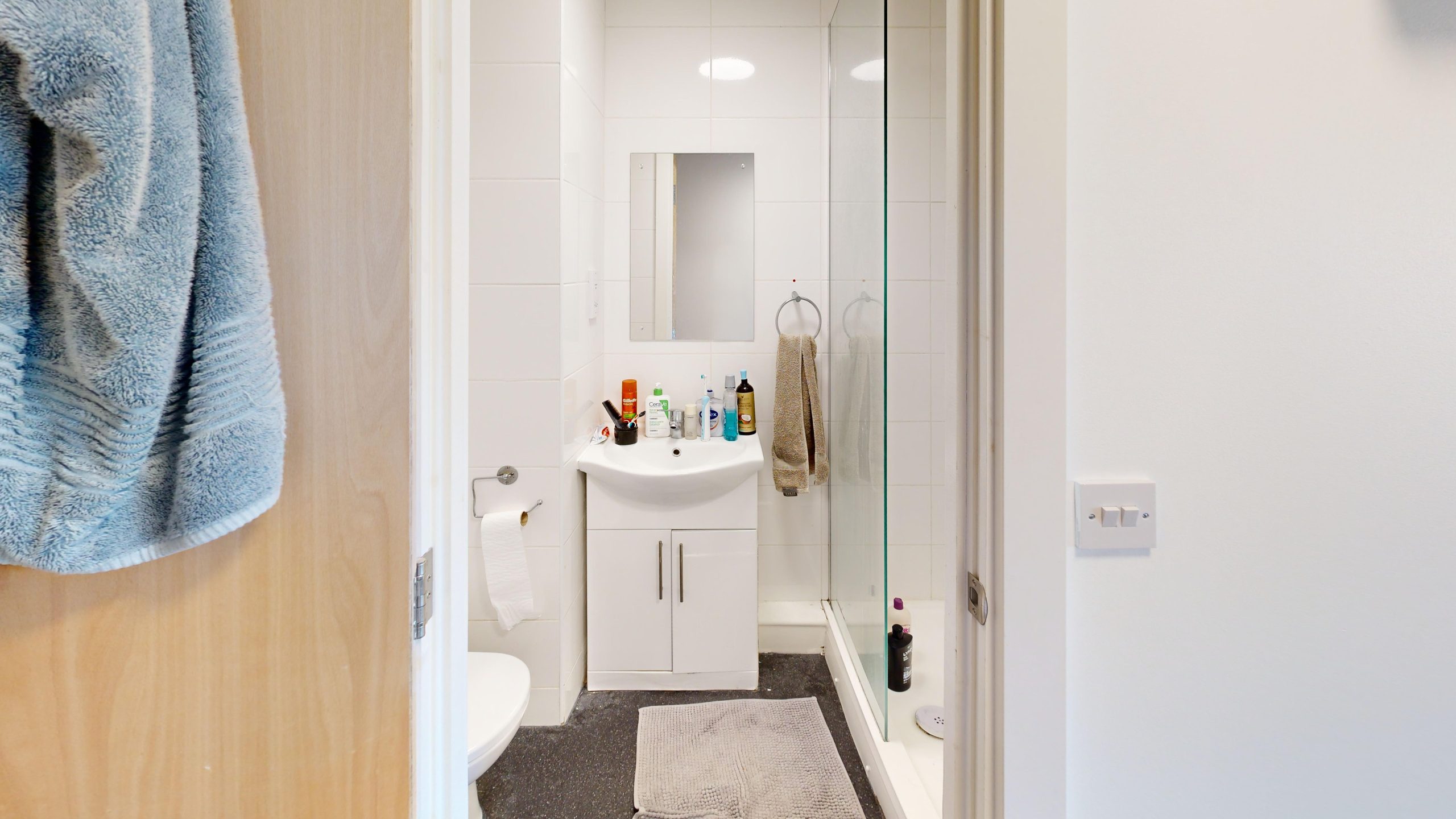 Gold Ensuite – Unity Square