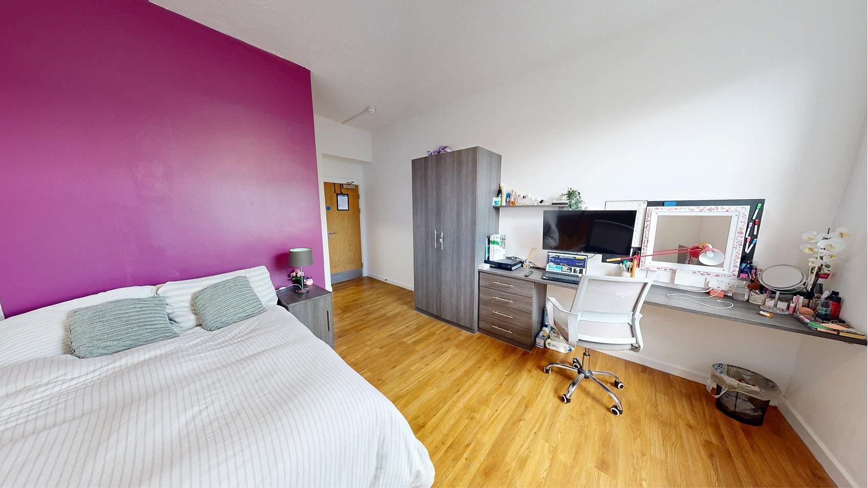 Silver Ensuite – Haigh Court