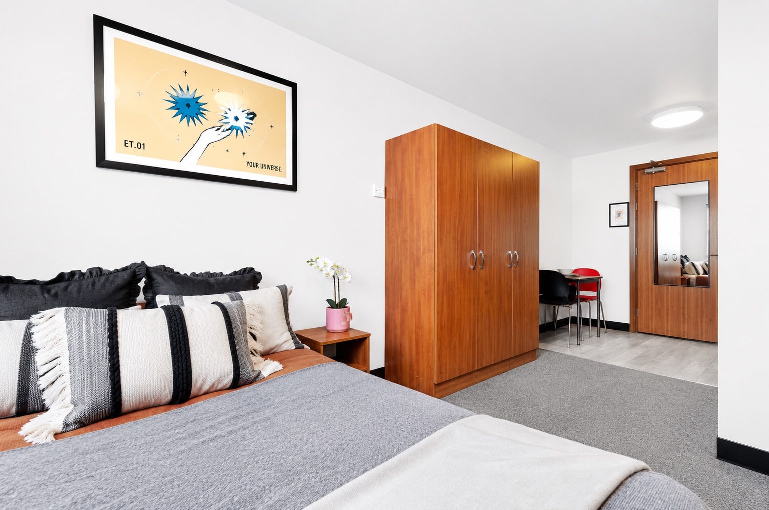 Deluxe Double Studio – Market Way