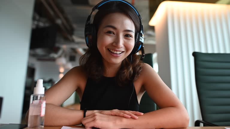 women-headphones-smiling
