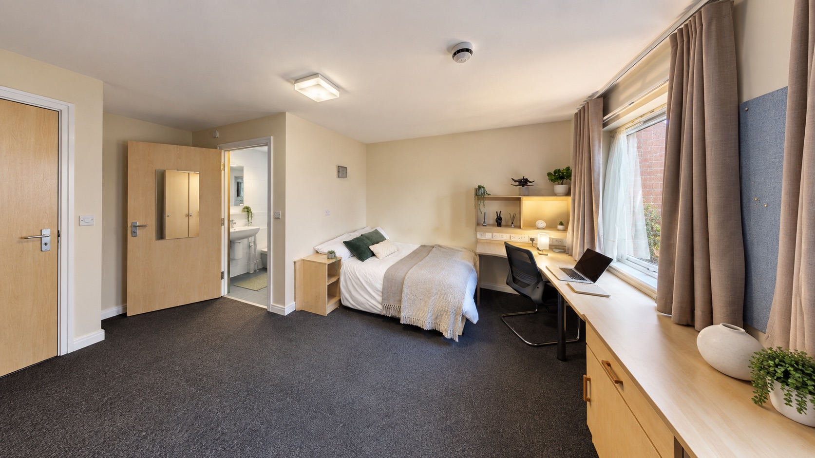 Deluxe Double Ensuite – Trinity Student Village