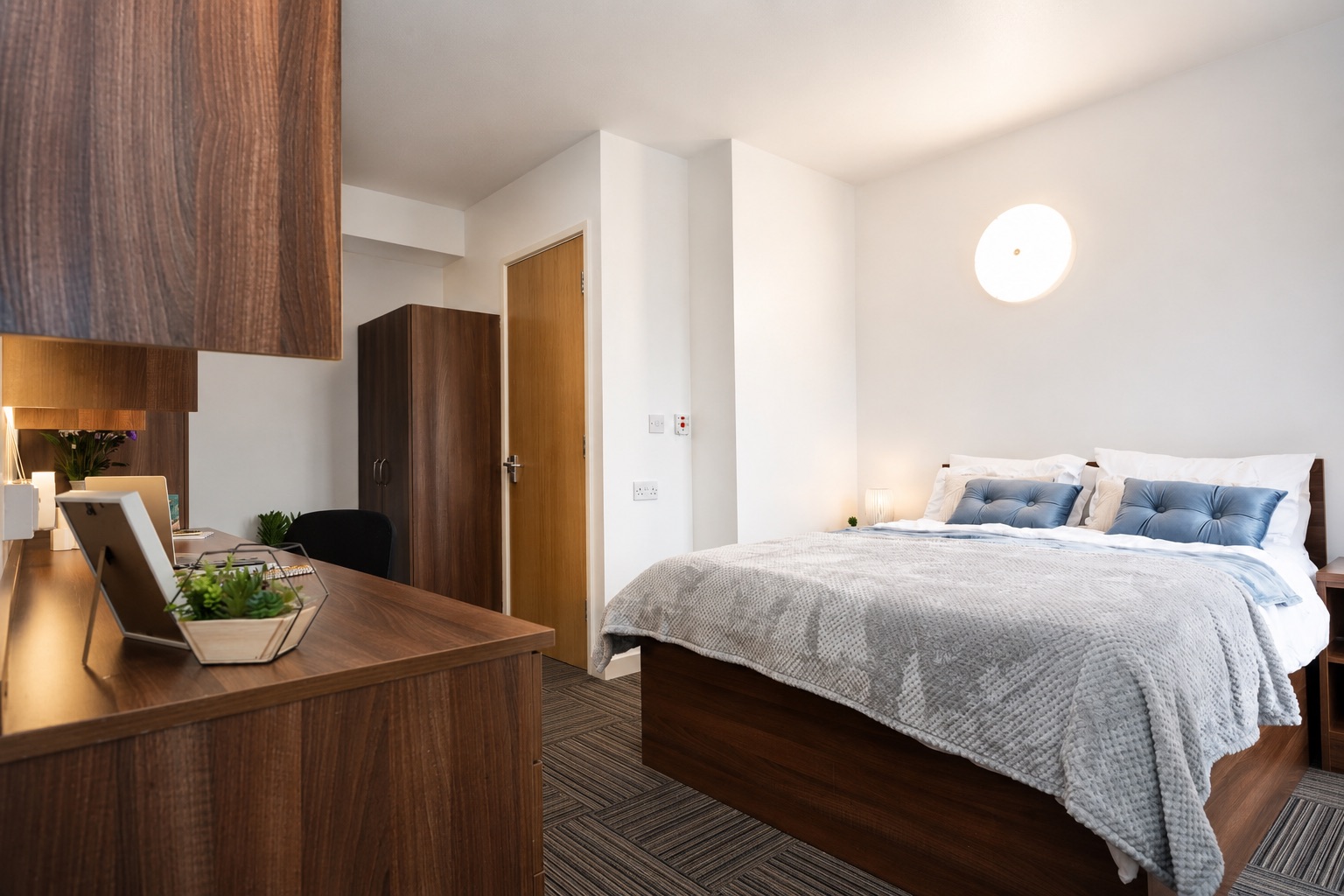 Large Double Ensuite – Moor Lane Halls