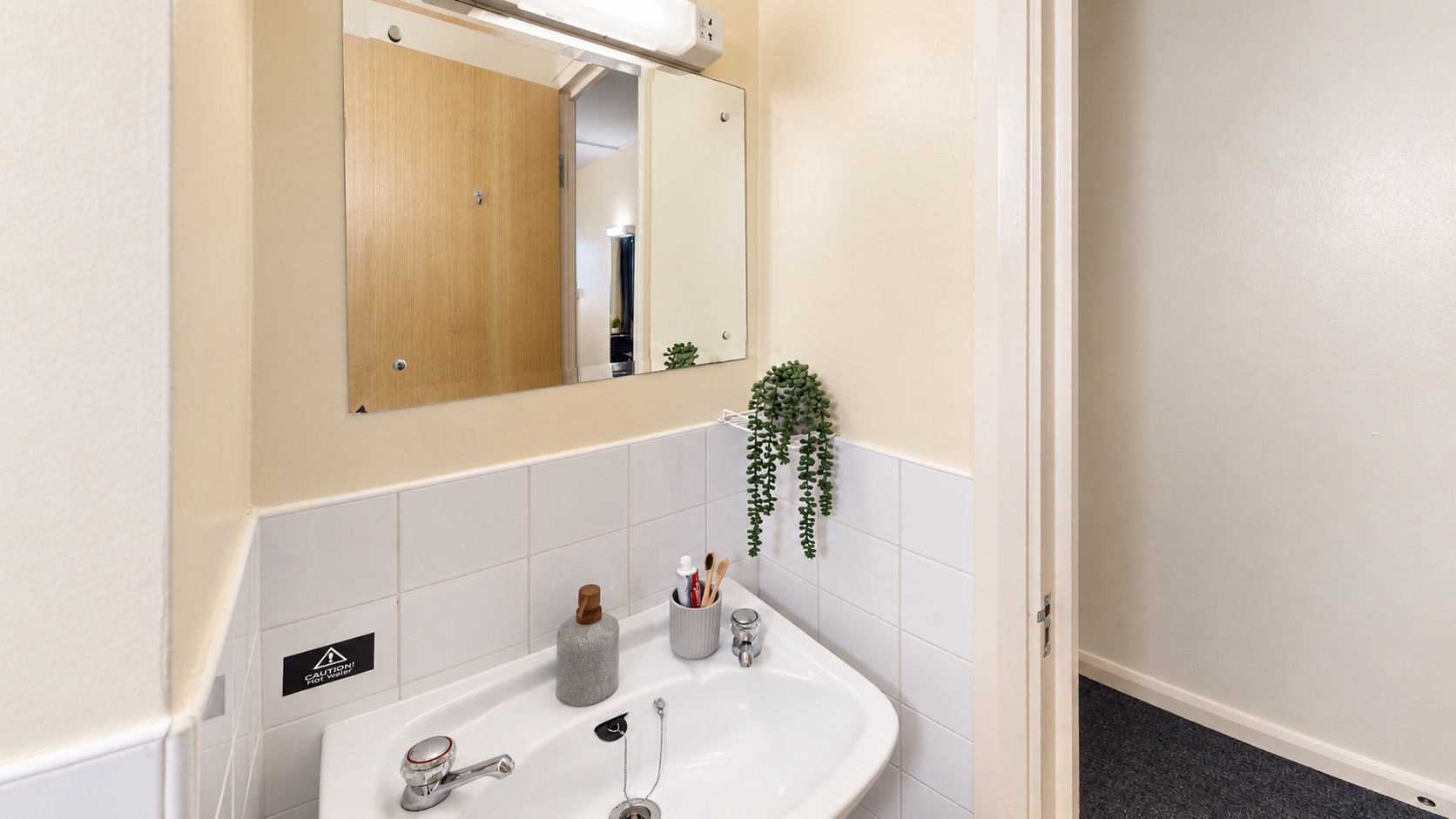 Extra Large Standard Double – Westhill Hall